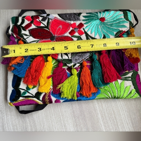 Colorful embroidered women's crossbody bag. - Picture 4 of 5